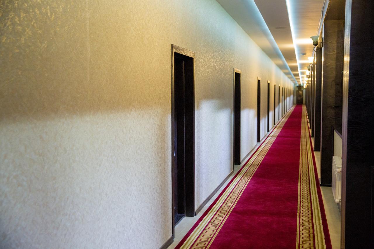 Semeni Hotel & Restaurant Mingeczaur Zewnętrze zdjęcie